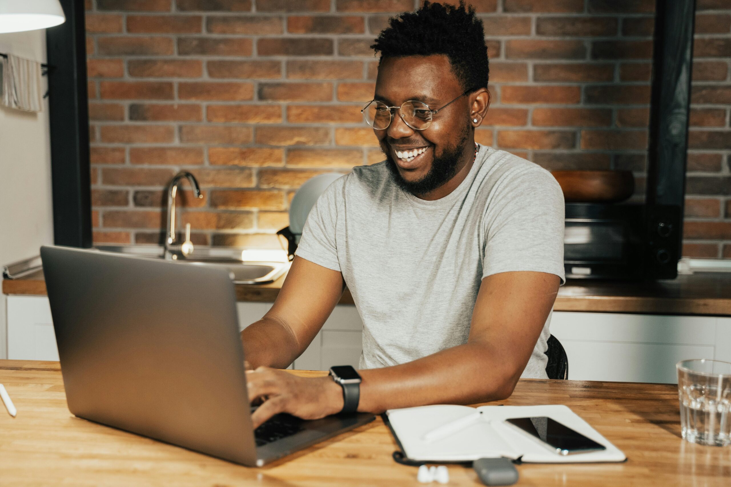 Estágio Home Office: A Revolução do Aprendizado no Conforto da Sua Casa