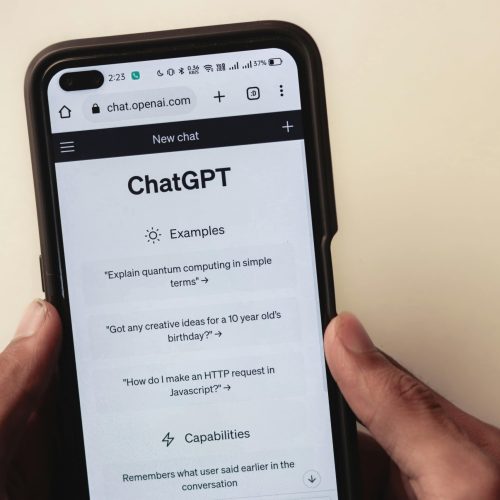 INTELIGÊNCIA ARTIFICIAL E AUTOMAÇÃO NO TRABALHO: O FUTURO QUE JÁ COMEÇOU